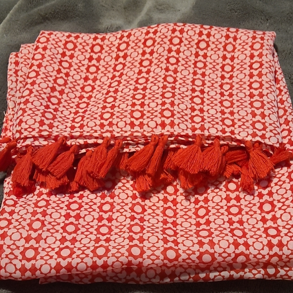 Red Patterned Tassel Throw Blanket